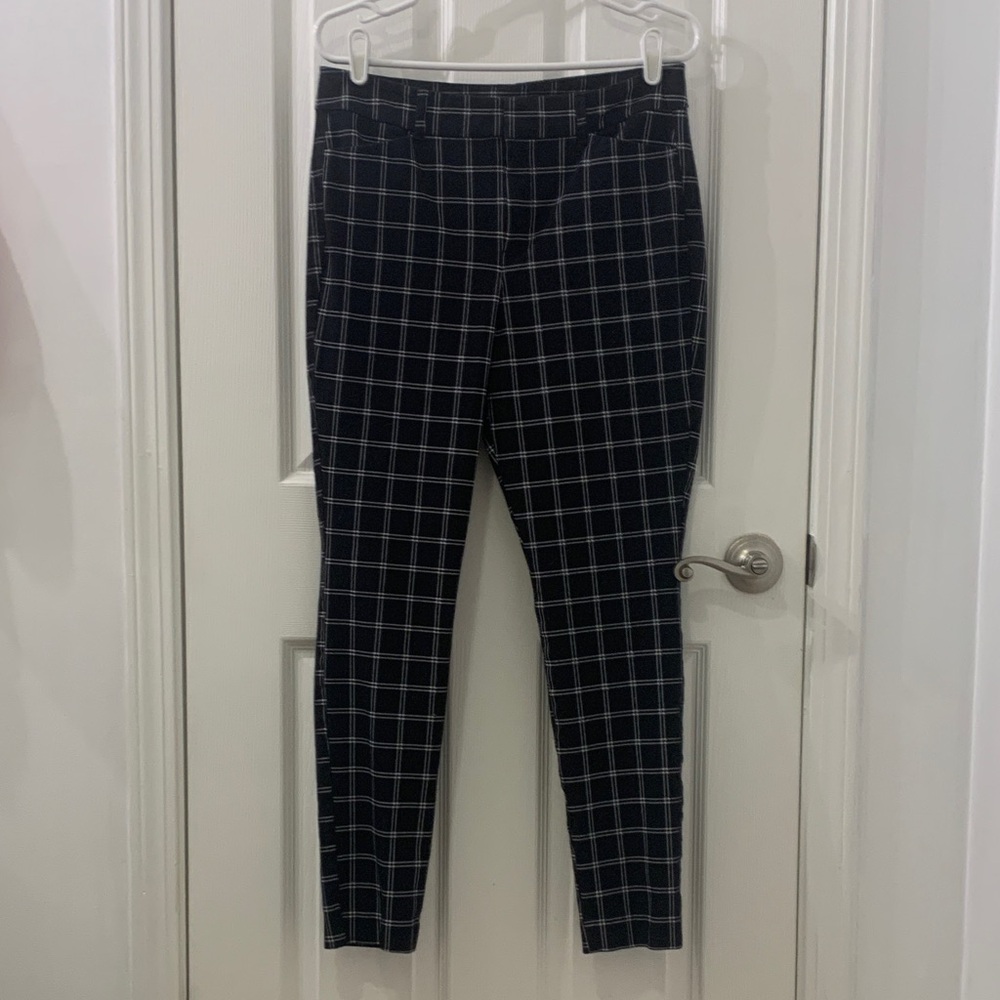 Old Navy Black and White Ankle Cropped Pants with Windowpane Design
